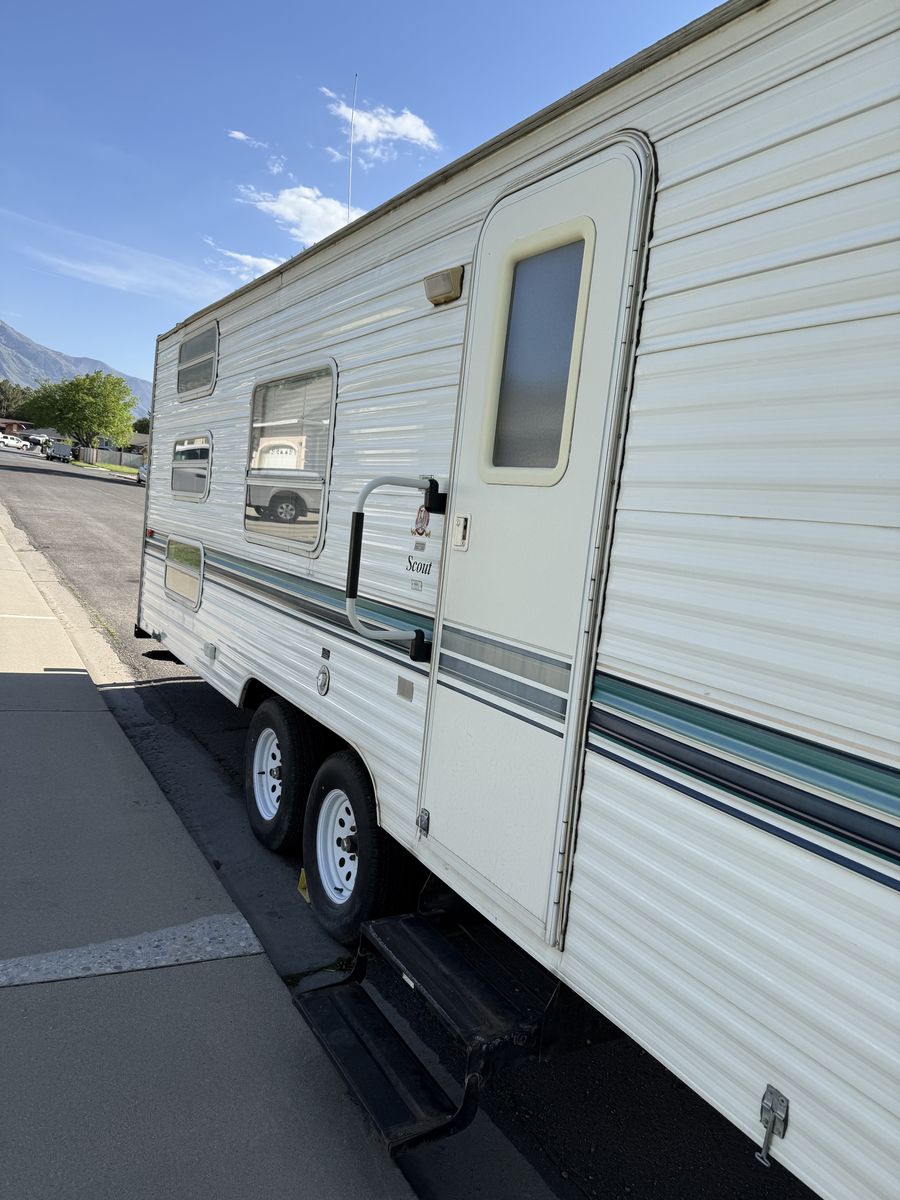 Triple bunk bunk house camp trailer