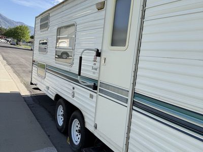 Triple bunk bunk house camp trailer