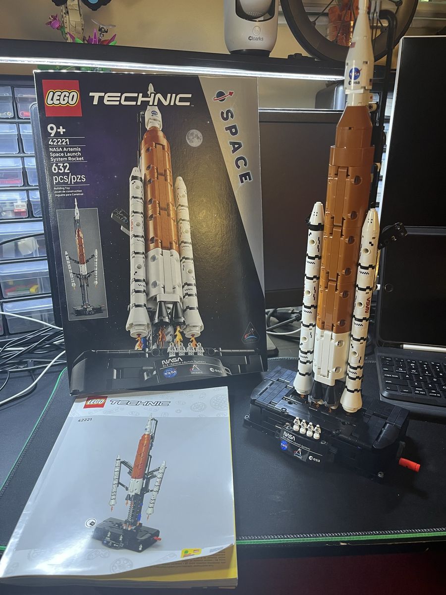 LEGO Technic NASA Artemis Space Launch System Rocket 42221 Built Set Box Manual