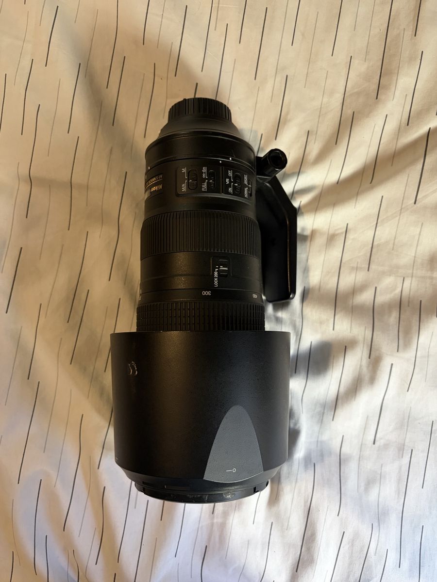 Nikon AF-S NIKKOR 200-500mm f/5.6E ED VR Telephoto Zoom Lens with Tripod Mount & Hood