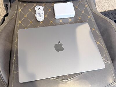 Macbook Pro M2 Pro 14 Inch + Apple Care