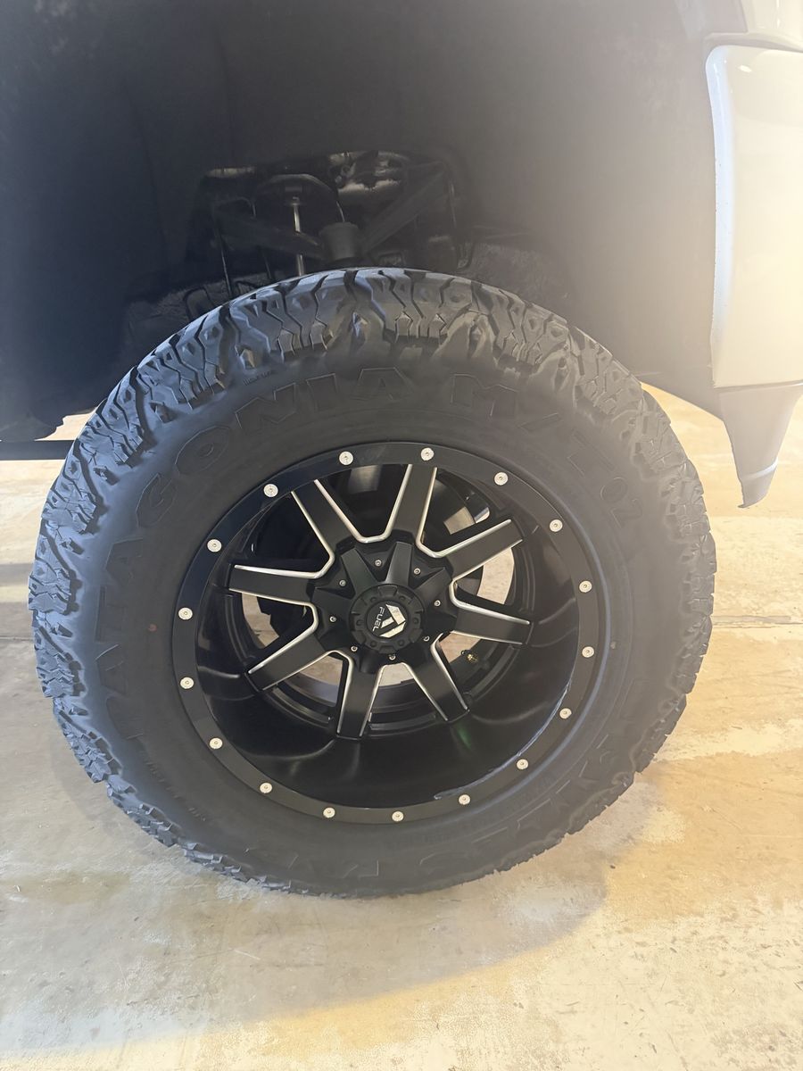 20x12 -44 offset Fuel Mavericks