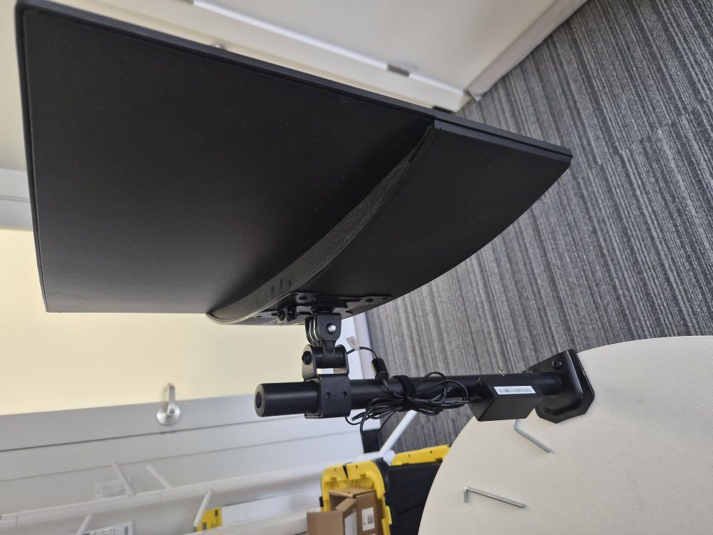 Sceptre 24" curved monitor with mount