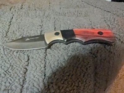 Ozark knife excellent condition located in Roy venmo or cash fcfs