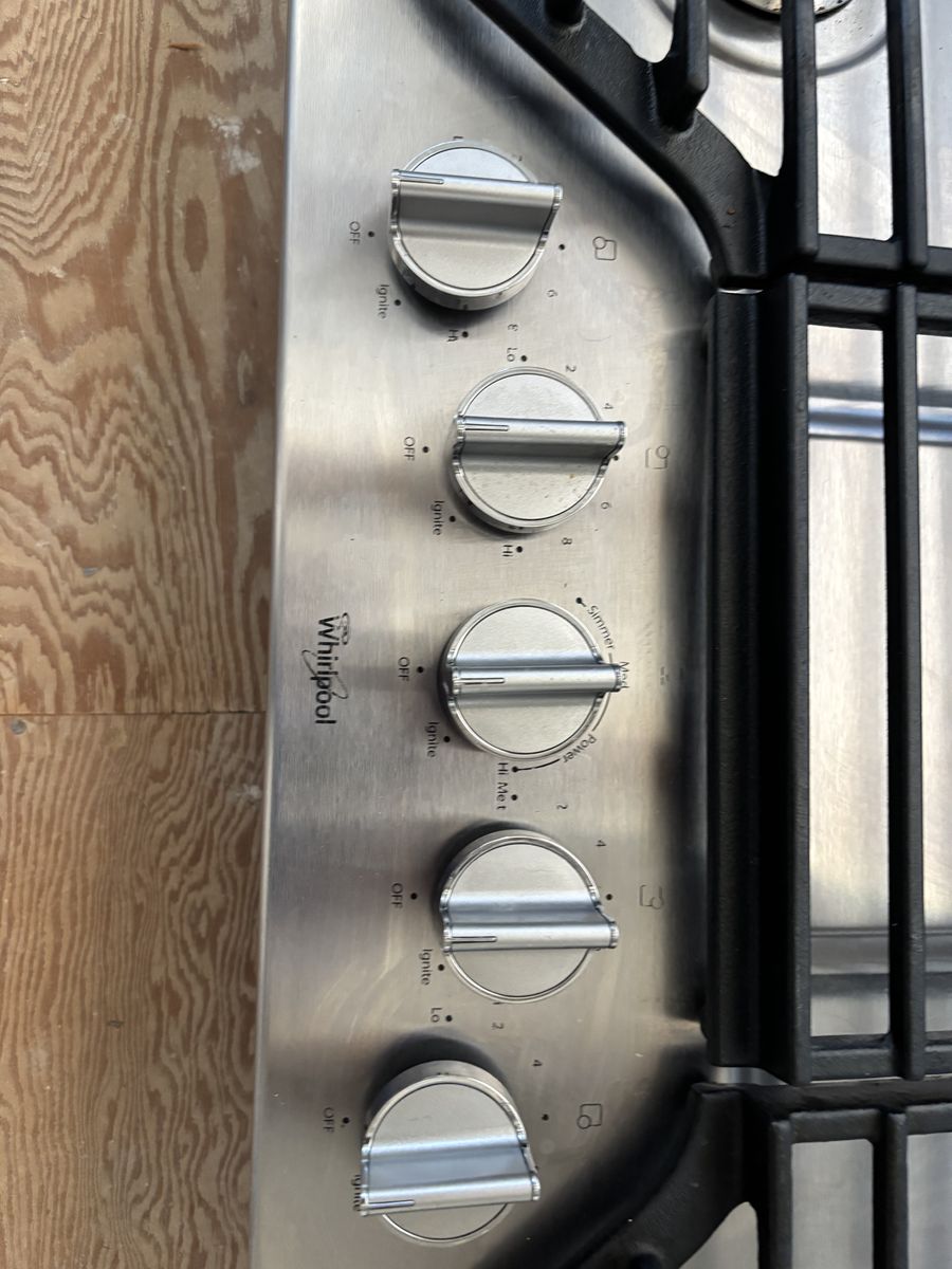 Whirlpool 36 Gas cooktop. 5 Burner