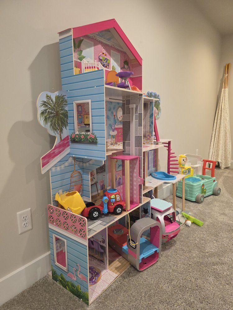 KidKraft Pool Party Mansion Dollhouse for barbies dolls