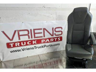 Kenworth T680 Right Seat