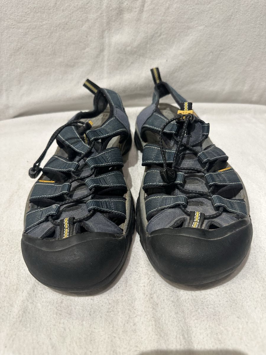 Keen men’s size 8.5 blue Wtrprf hiking sandals