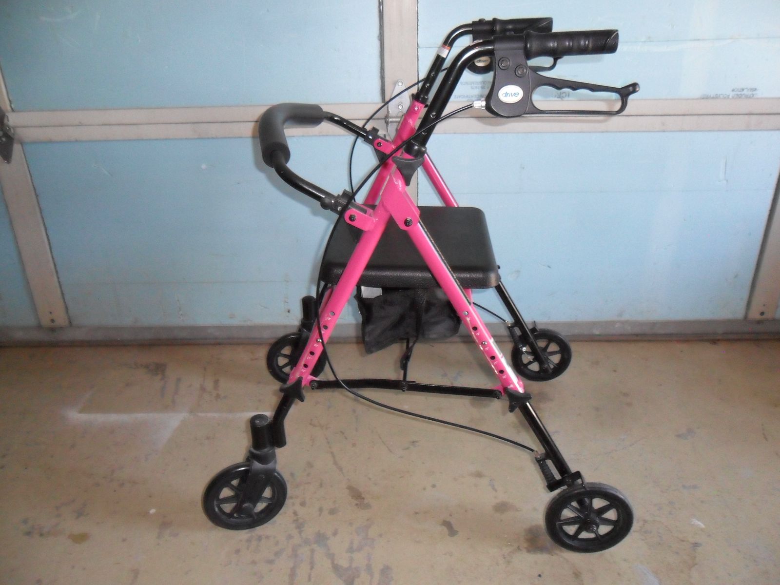 ROLLING WALKER