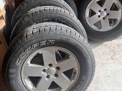 Set of 4 Cooper Evolution M/S 275/65R18 Tires on Jeep Wheel, + spare Dueler AT 245 Good Tread