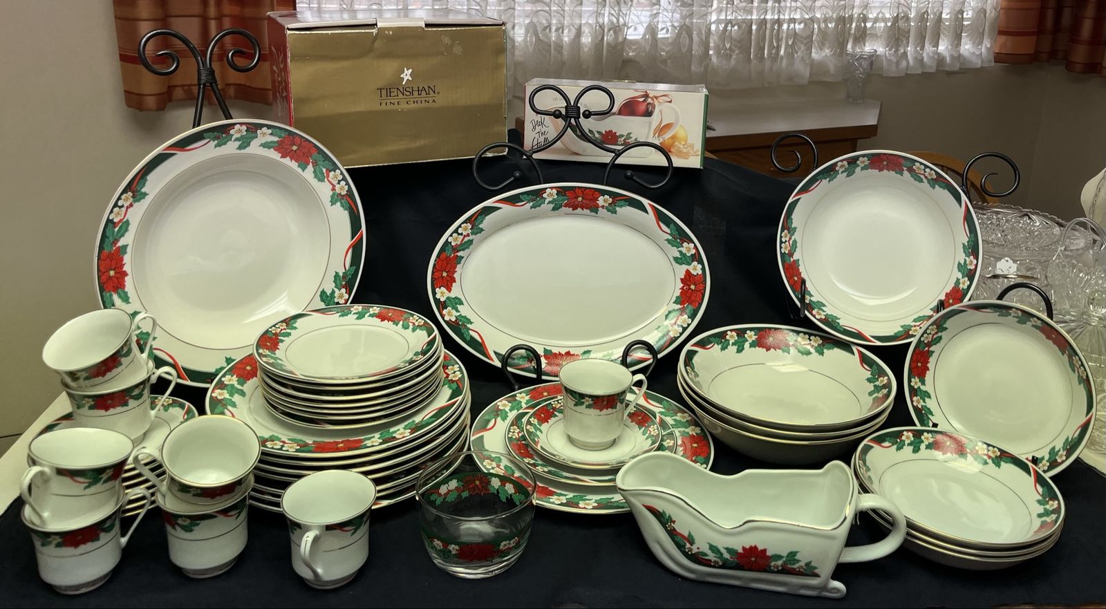 Tienshan Fine China “Deck the Halls”