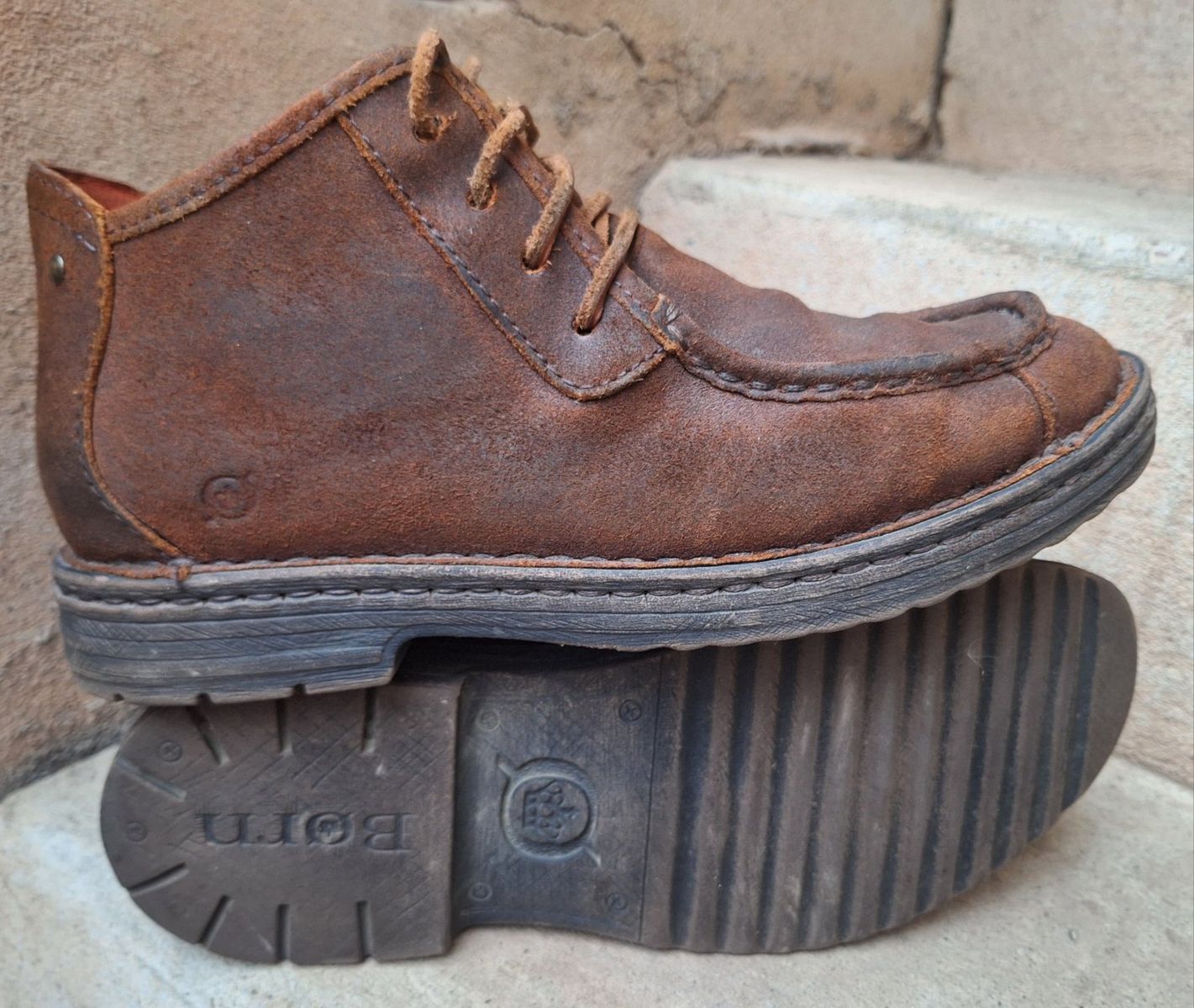 Excellent Mens Born Moc-Toe Chukka Boots Sz 9.5