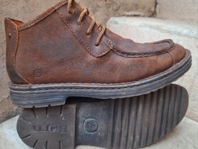 Excellent Mens Born Moc-Toe Chukka Boots Sz 9.5