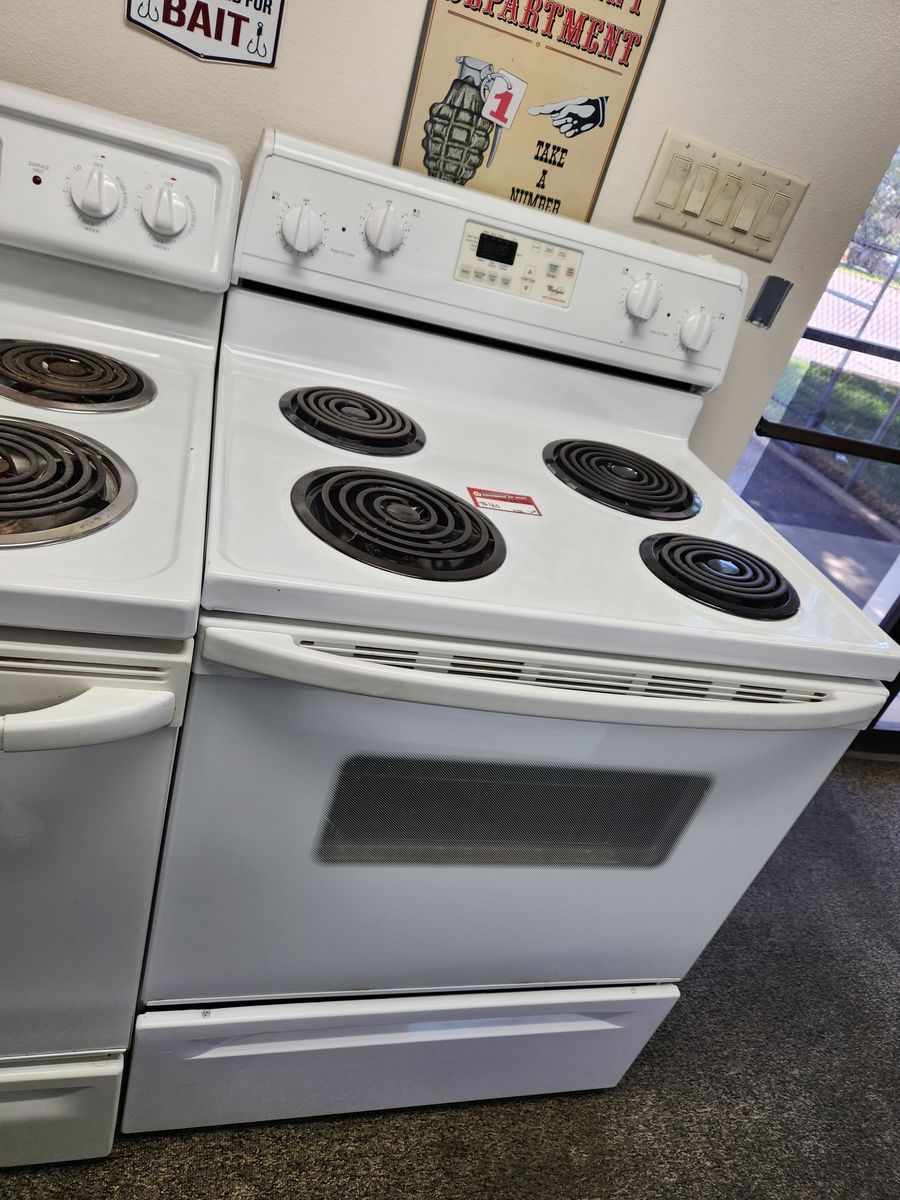 NICE WHIRLPOOL COIL TOP RANGE! WITH A FULL WARRANTY