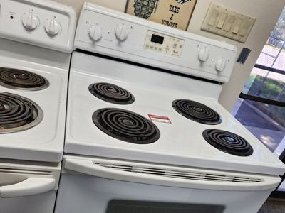 NICE WHIRLPOOL COIL TOP RANGE! WITH A FULL WARRANTY