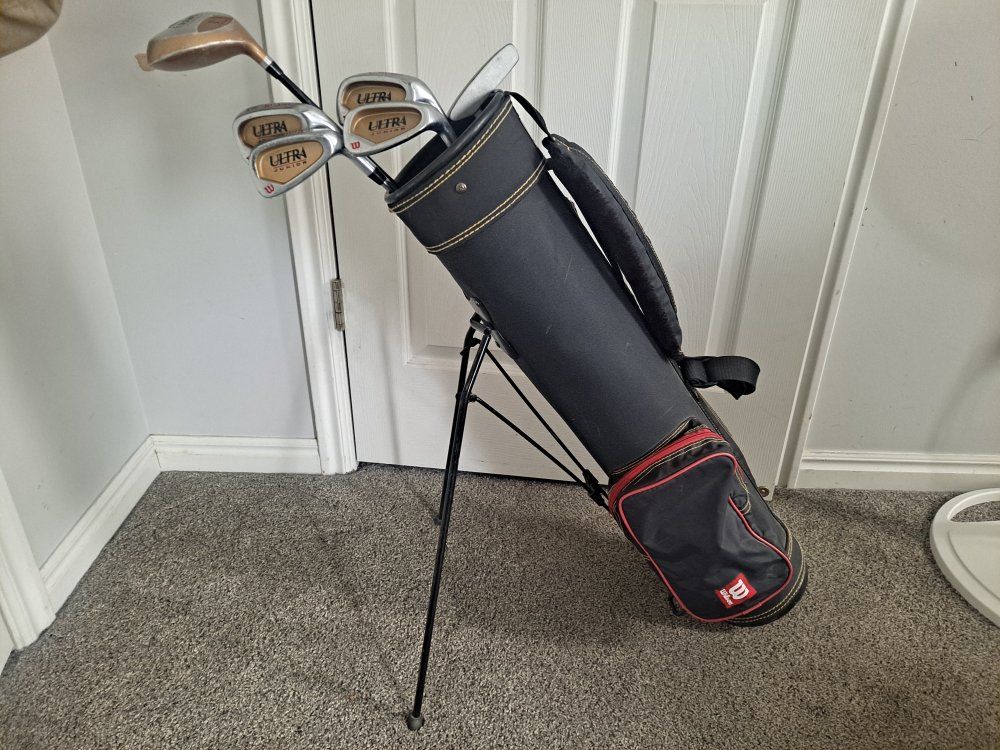 Wilson Ultra Junior Golf Club Set with youth / kids golf bag