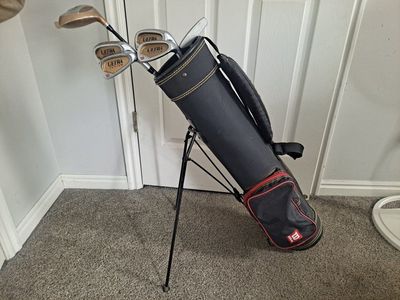 Wilson Ultra Junior Golf Club Set with youth / kids golf bag