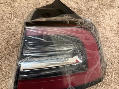 Tesla Model Y / 3 Right Passenger Side LED Taillight Lamp Assembly 1502087-00-D OEM NEW