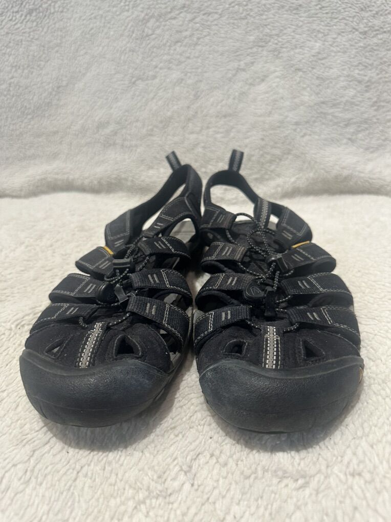 Keen Men’s Size 12 Black Hiking/Water Sandals