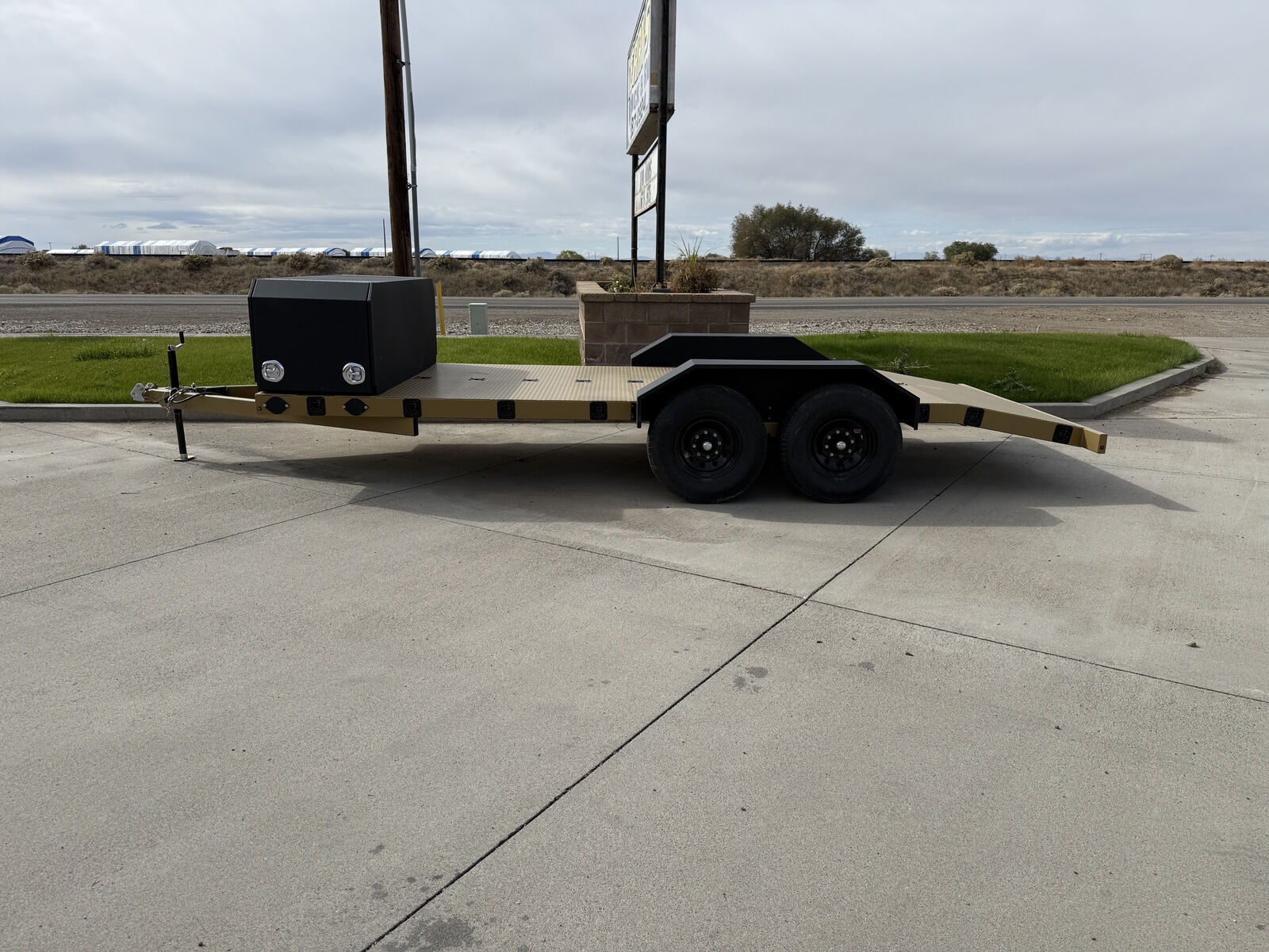 2025 18' Dovetail Flatbed 14k Trailer