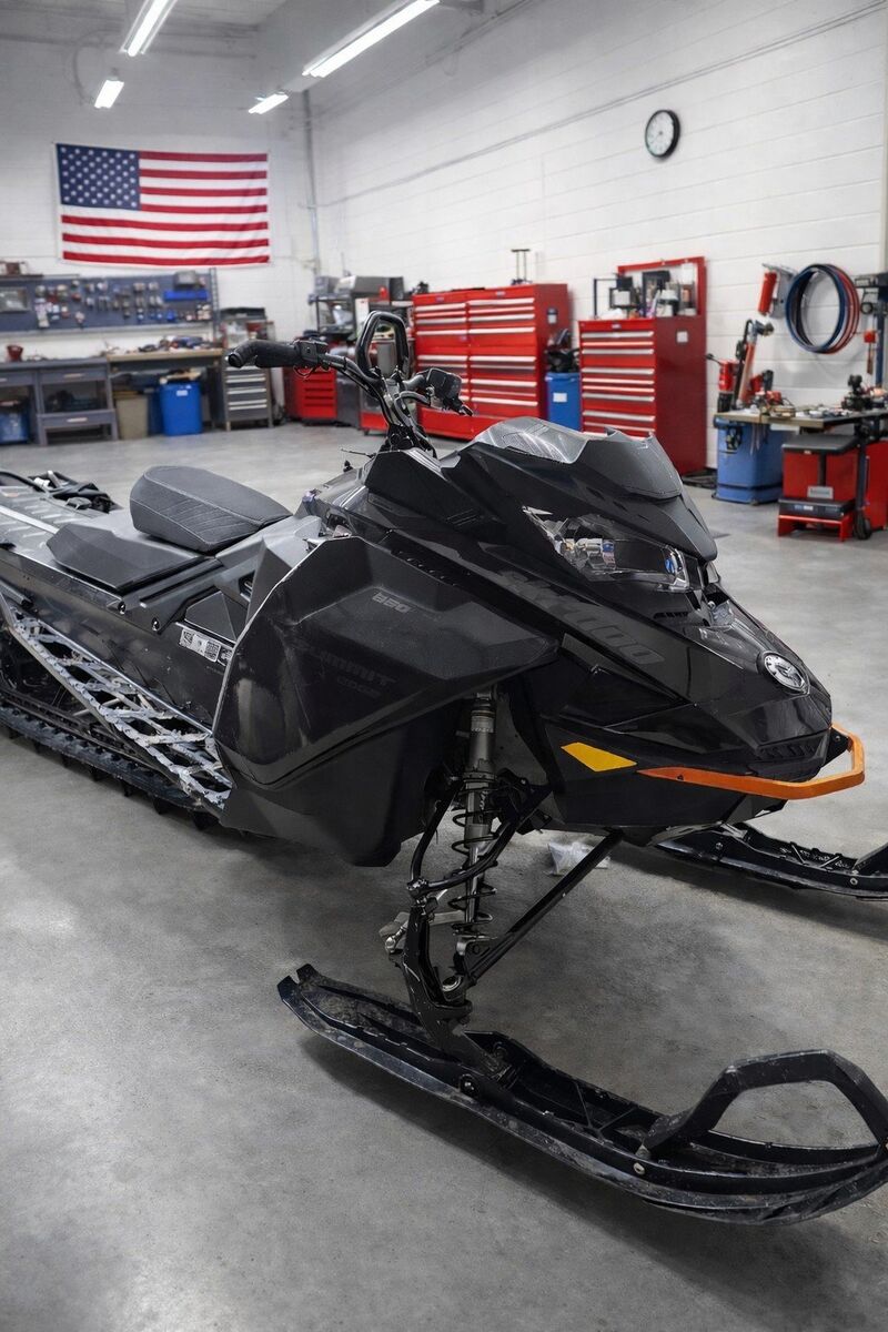 1,550 miles, 2022 Ski-Doo Summit Edge 154 track