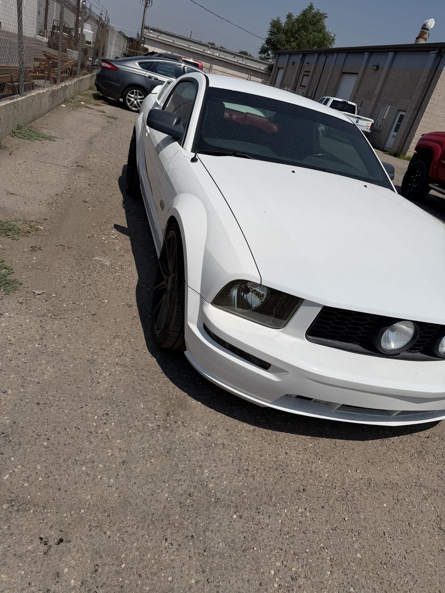 2005 Ford Mustang GT Premium