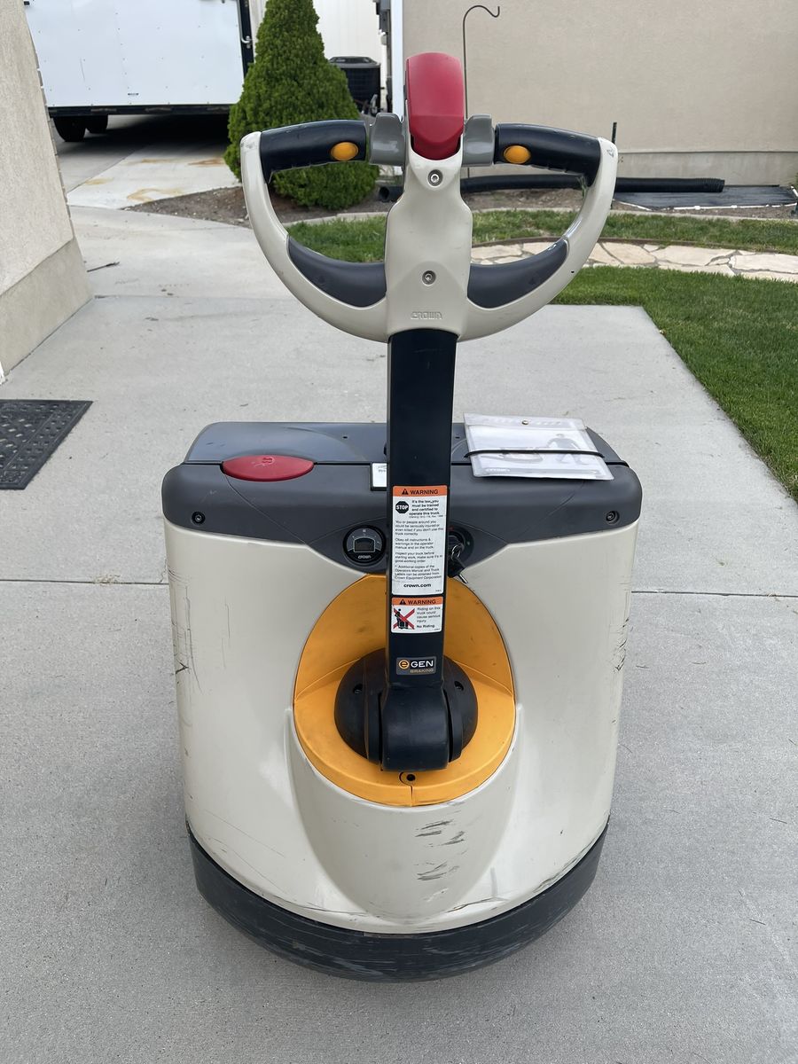 Crown WP3035-45 24v  electric pallet jack