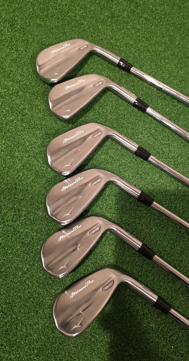 Mizuno Pro 225 Iron Set (5-P) with Golf Pride MCC Plus4 Midsize Grips