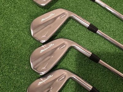 Mizuno Pro 225 Iron Set (5-P) with Golf Pride MCC Plus4 Midsize Grips