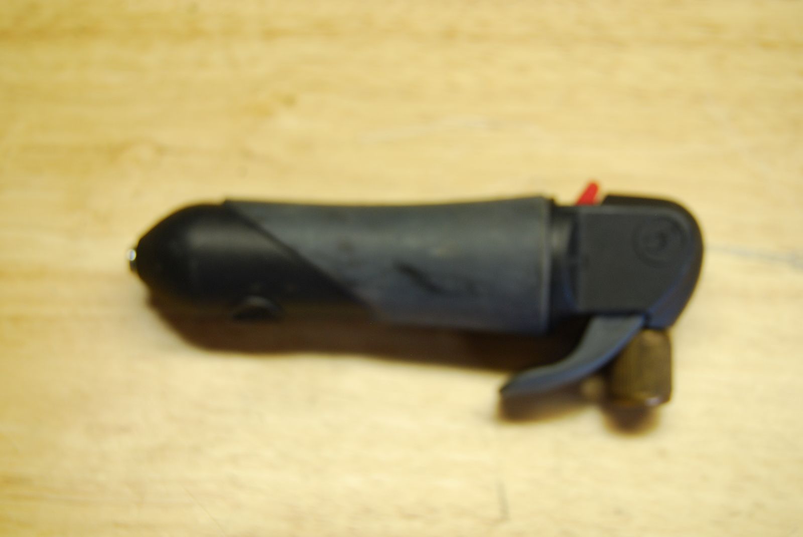 Bicycle CO2 pump for presta valve tubes with 1 cartridge.