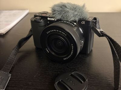 Sony ZV-E10 Mirrorless Digital Camera with E 3.5-5.6/PZ 16-50mm OSS II Lens