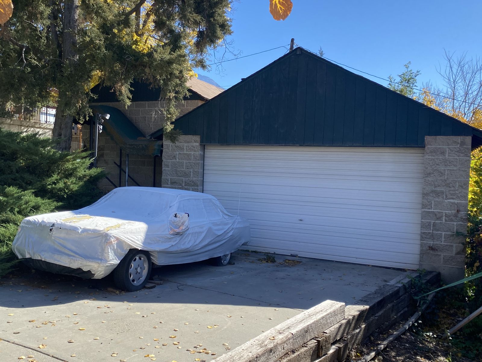 4 car garage for rent