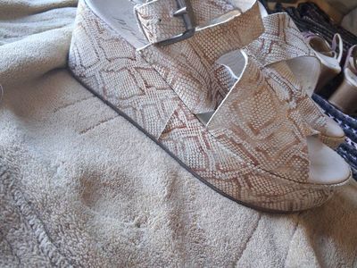 Matisse Runaway Women's Sandals Size 9M - Snakeskin Print Leather Platform Wedges