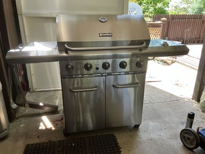Kenmore 5 Burner propane gas Grill.
