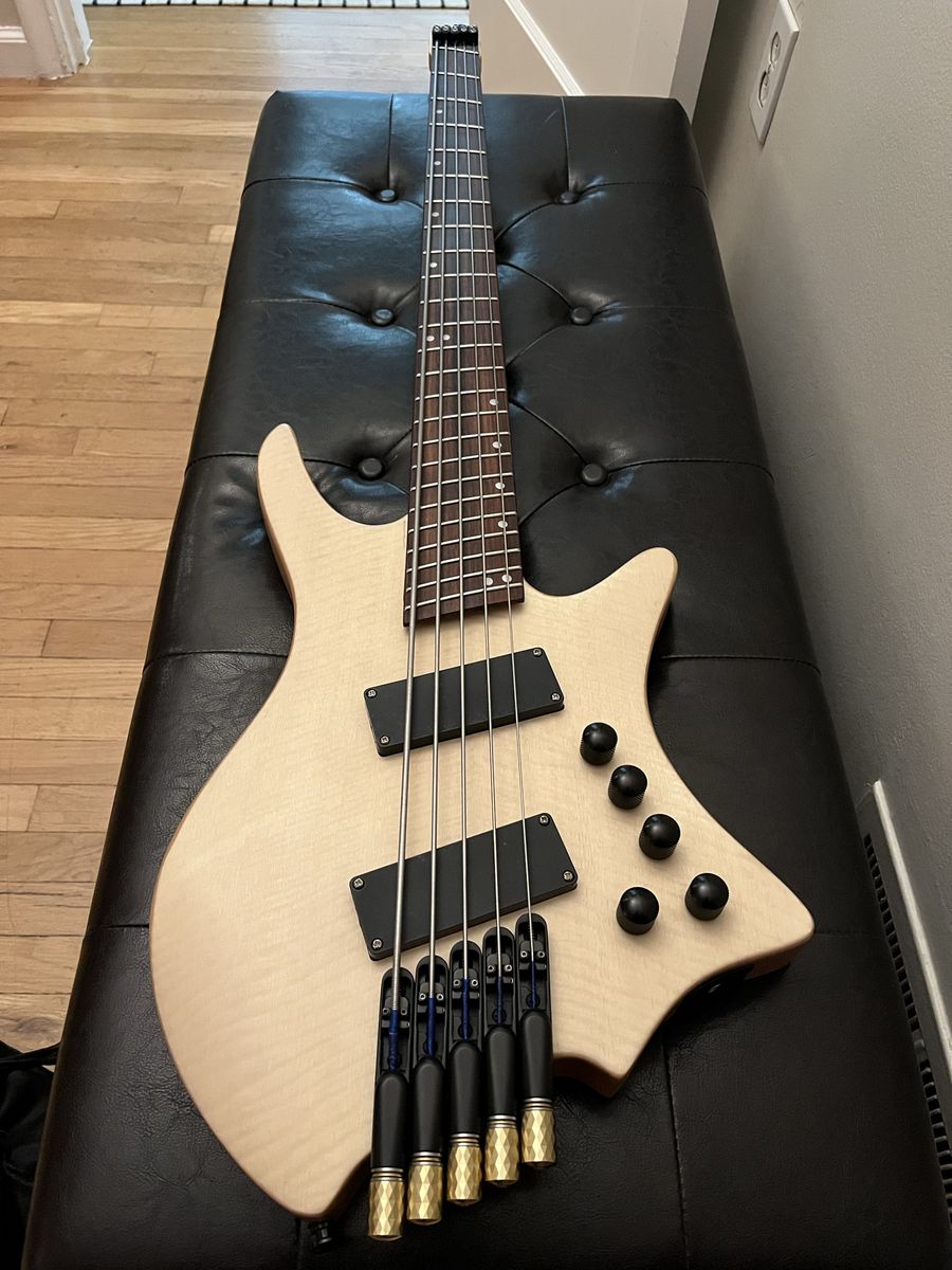 5 string headless bass Strandberg copy