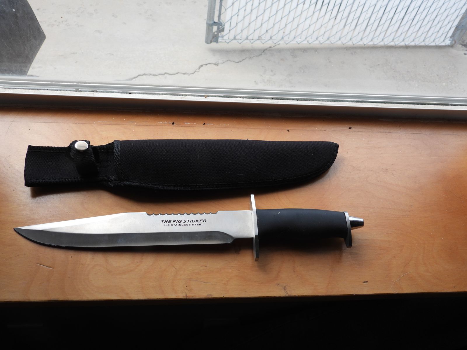 "Pig Sticker" 440 SS BK421 Bowie knife