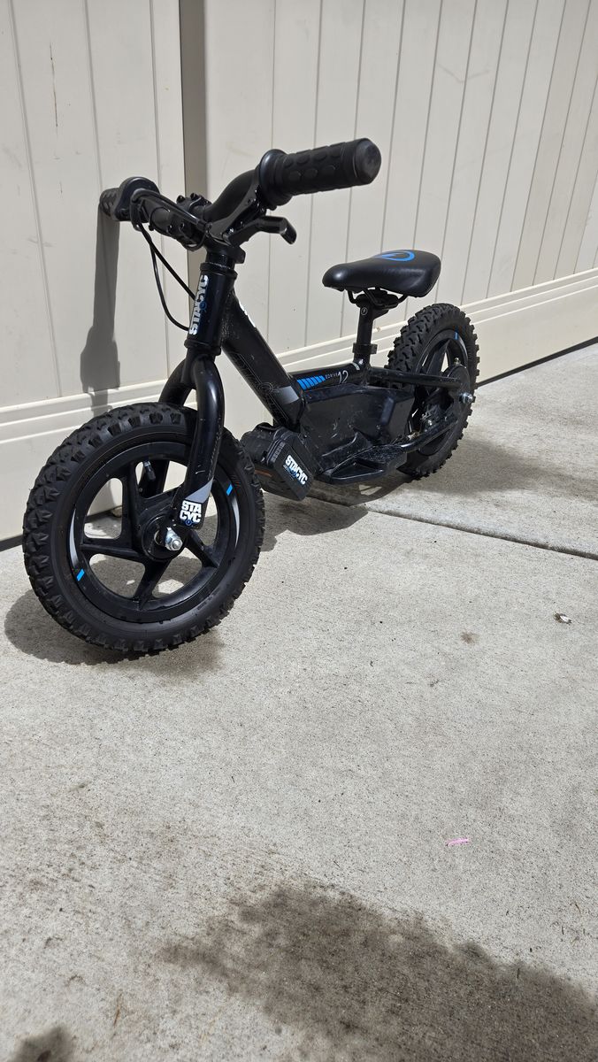 Stacyc 12 E-Drive Electric Balance Bike - Black with XL Battery & Charger