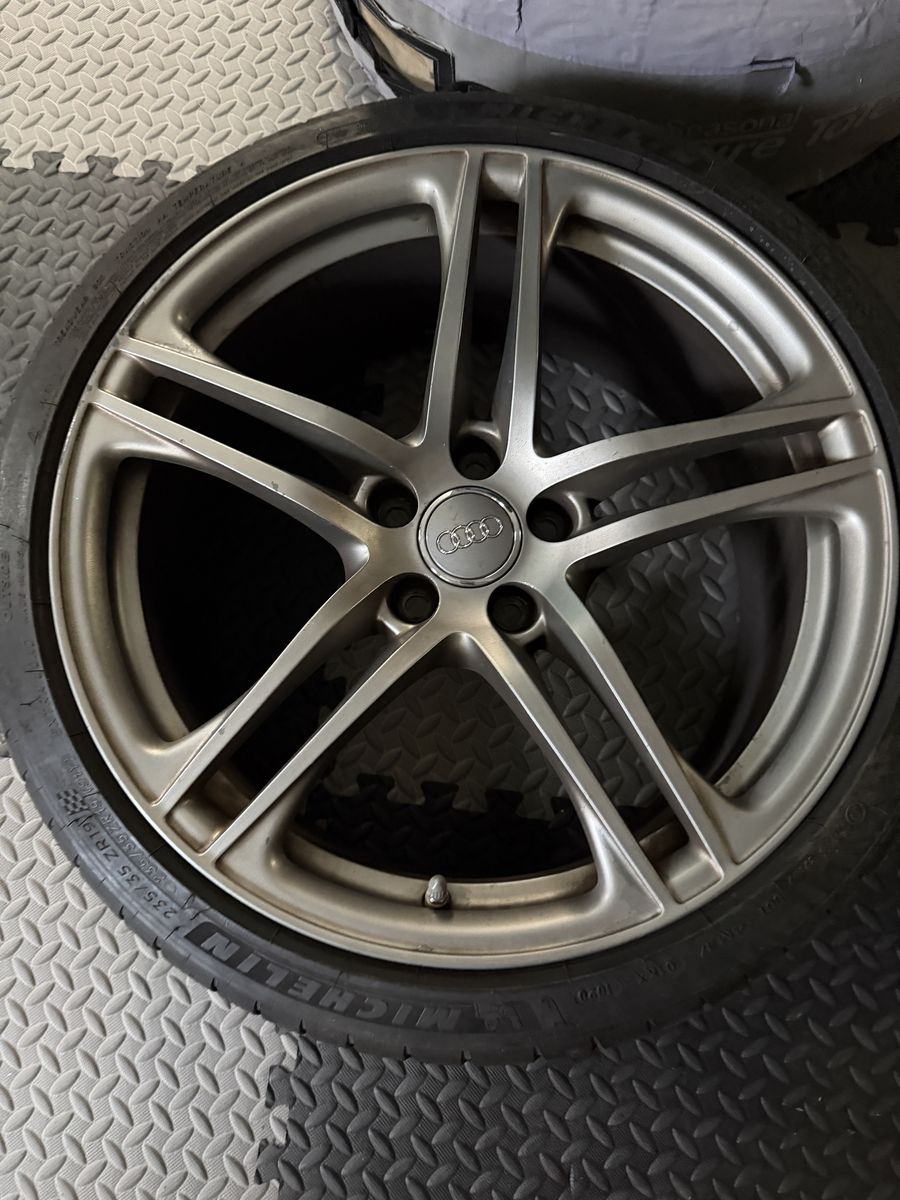 Audi R8 2012 Wheels