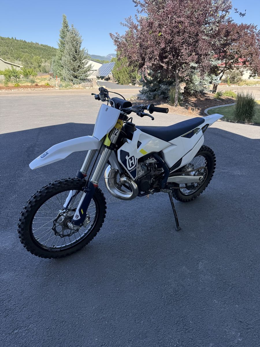 Husqvarna TC250 Dirt Bike, White, 2023 Model, Excellent Condition Low Hours