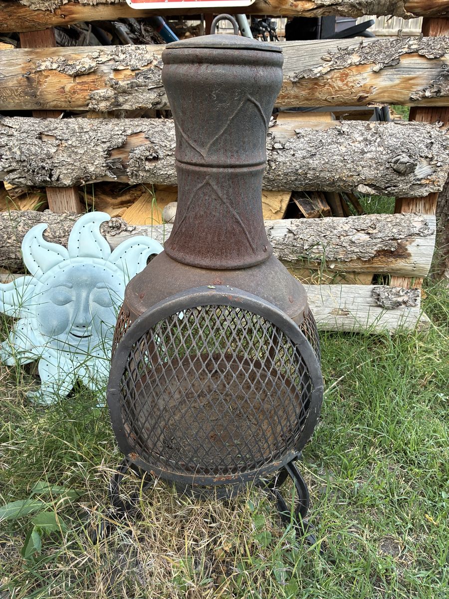 Outdoor fire pit
