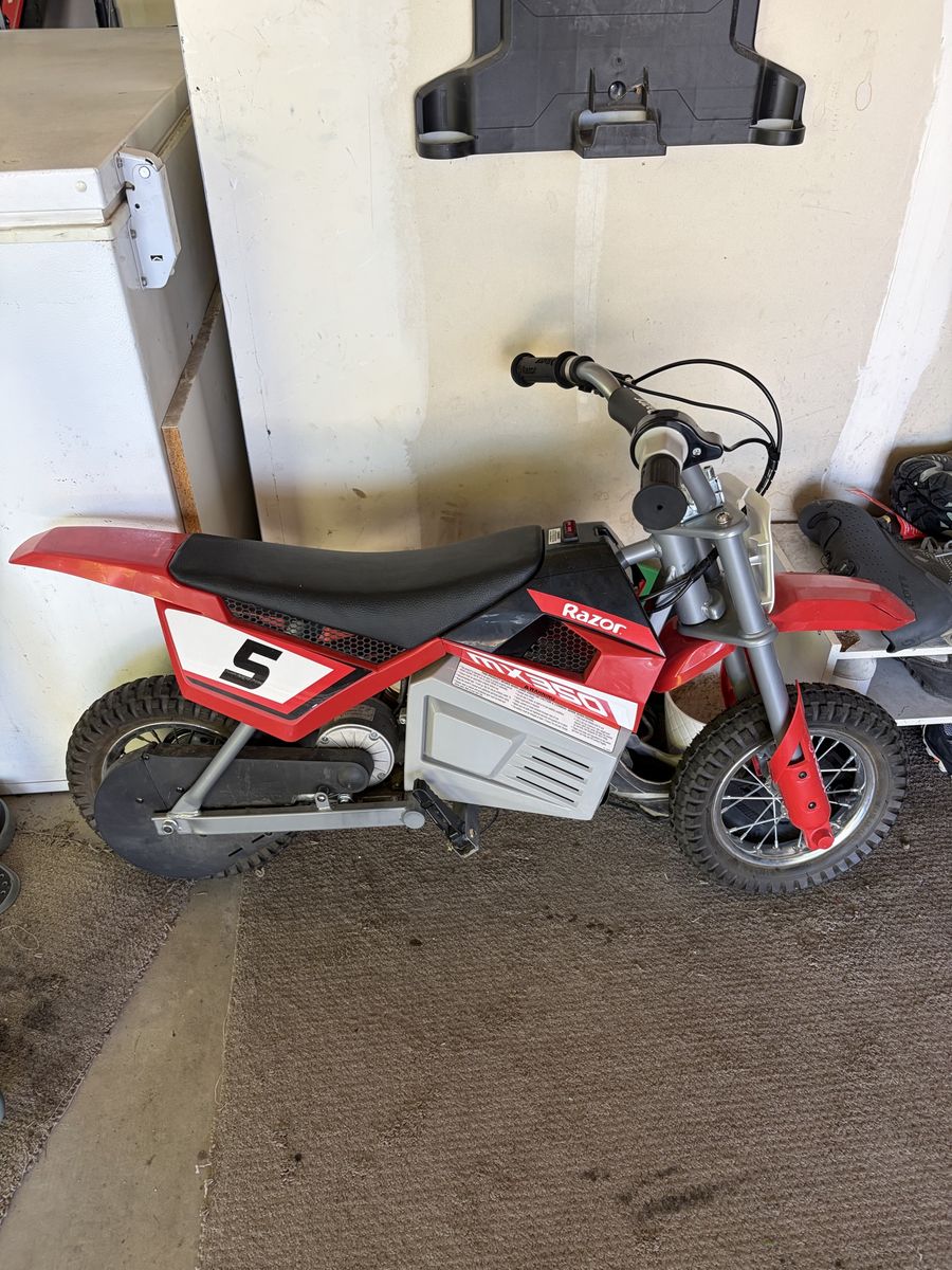 Razor MX350 Dirt Rocket Electric Motocross Bike - Red, Used