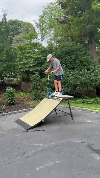 Freshpark Queter Pipe skate ramp