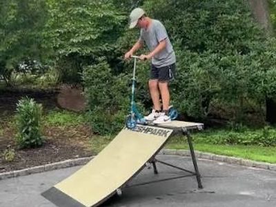 Freshpark Queter Pipe skate ramp