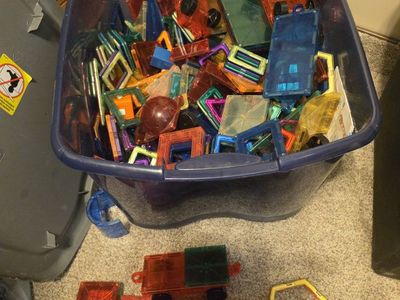 Magnetic tiles