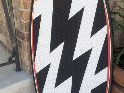 Byerly Buzz Wakesurf Board 4'8" - with soft case- price negotiable