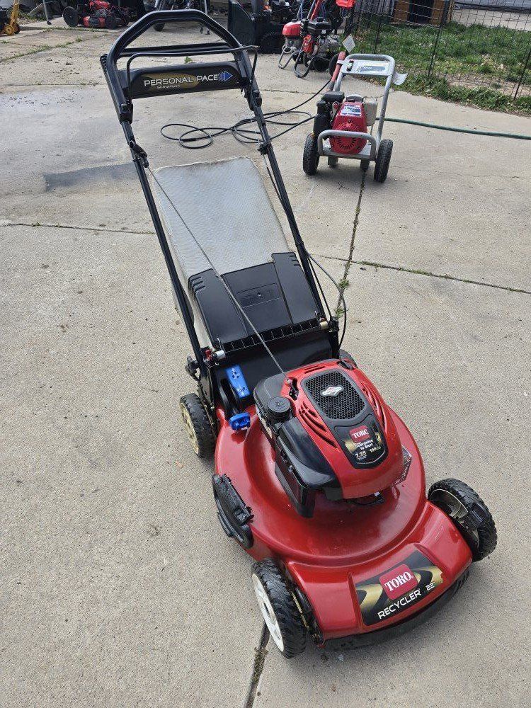 Toro personal pace mower w Briggs power!
