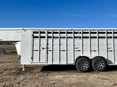Titan Horse Trailer