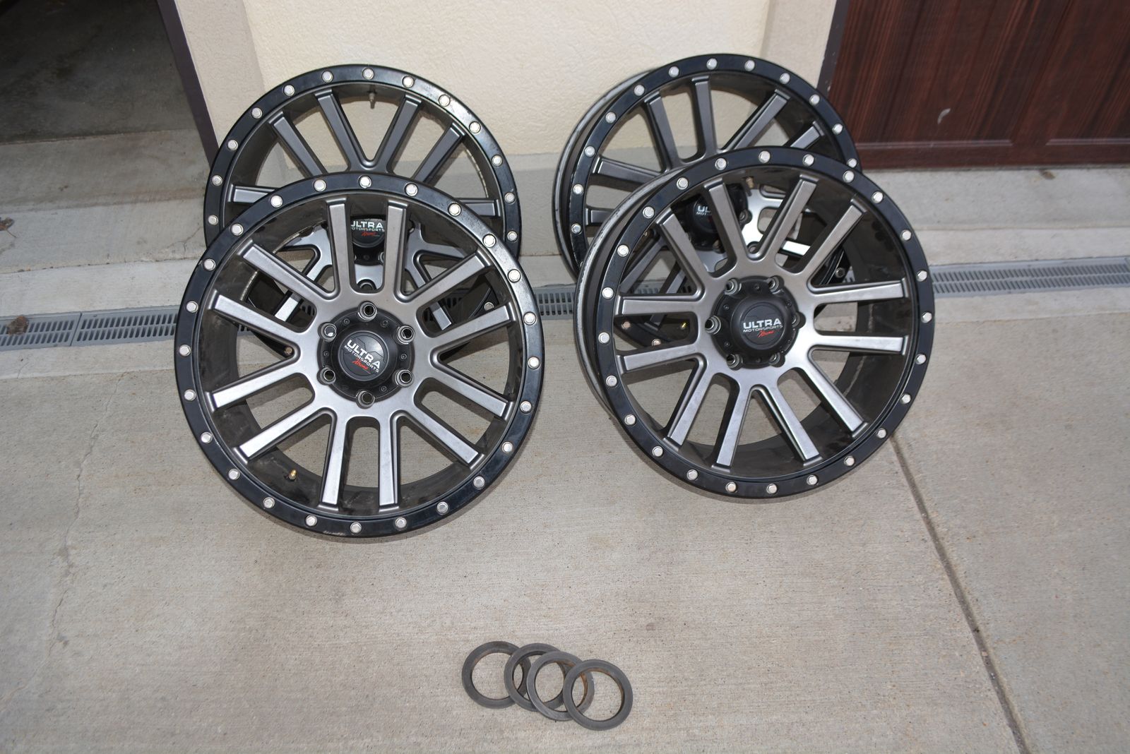 Ultra Motorsports Xtreme 20" x 9", 6 Bolt Pattern Truck/SUV Set of 4 Rims. Ex. Cond.