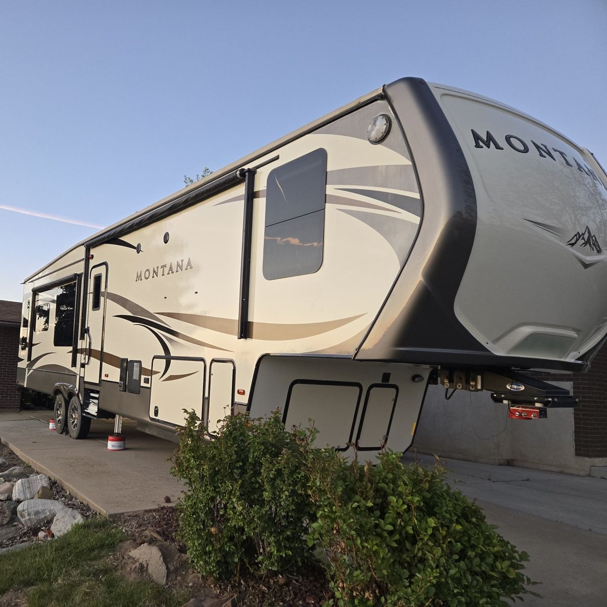 2017 keystone montana 3720rl