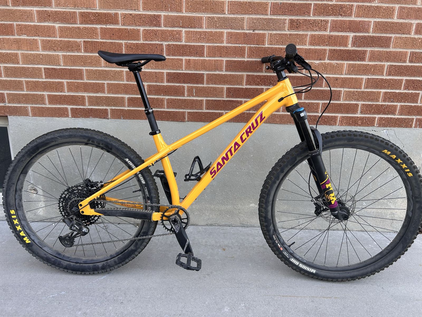 Santa Cruz Chameleon - Aluminum Hardtail Mountain Bike - FOX Fork, SRAM Drivetrain